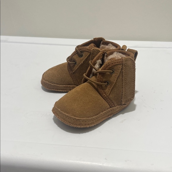 Cozy Brown Infants Ugg Boots - Picture 4 of 6